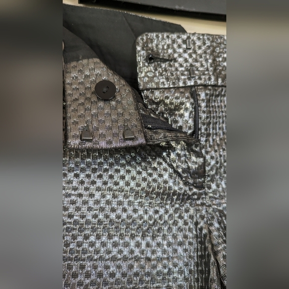 EXPRESS Silver Metallic Business Booty Shorts! Size 00 - Picture 4 of 9